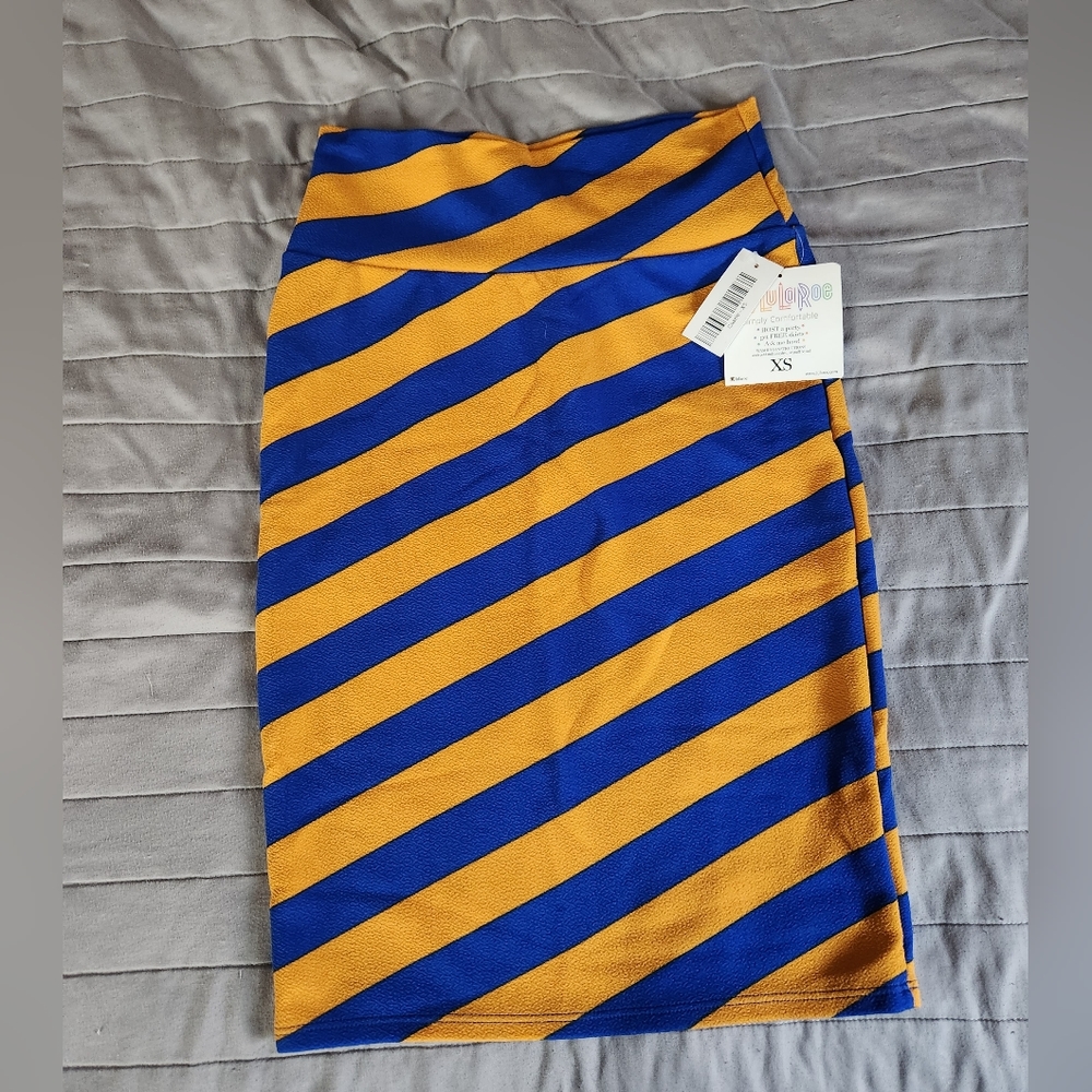NWT lularoe Cassie xs